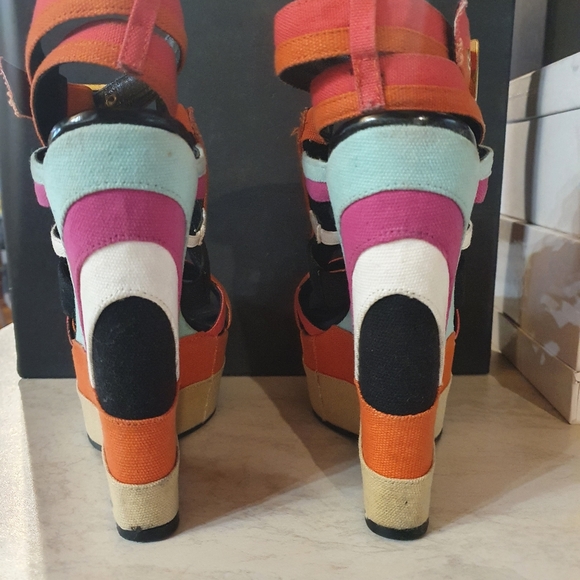 Size 7 Zu colourful wedges - Picture 7 of 8